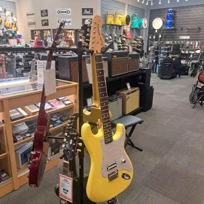 Store Special Product - Fender Tom Delonge Strat